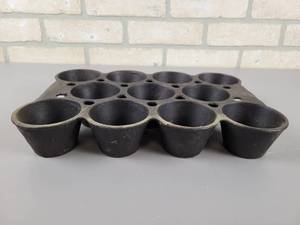 lot 240 image: Vintage Cast Iron #10 Muffin Pan
