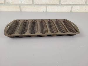 lot 241 image: Vintage LODGE #27C Cast Iron Cornbread Pan