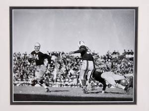 lot 101 image: Vintage Photo of Green Bay Packers Hall of Fame Great Don Hutson with Autograph No COA