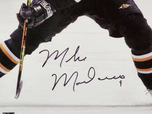lot 21 image: Minnesota North Stars Mike Modano Autographed Poster Board Photo No COA