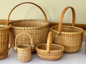 lot 15 image: Variety of Decorative Baskets including a Longaberger Recipe Basket