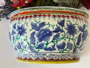 lot 24 image: Chinese Ceramic Wall Vase