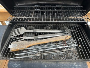 lot 25 image: Charbroil Grill with Propane Tank