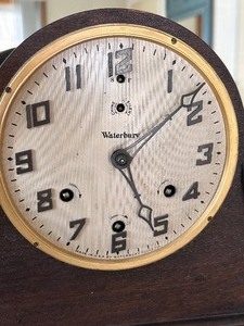 lot 9 image: Vintage Waterbury Mantel Clock