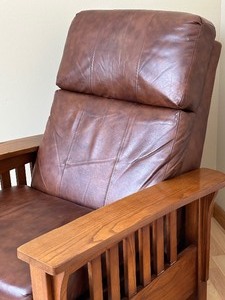 lot 11 image: Arts and Crafts Style Chair