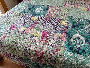 lot 26 image: Colorful Quilt Style King Size Coverlet