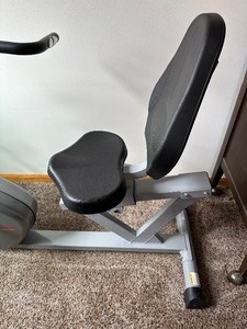 lot 18 image: Stationery Recumbent Bicycle by Sunny Health & Fitness