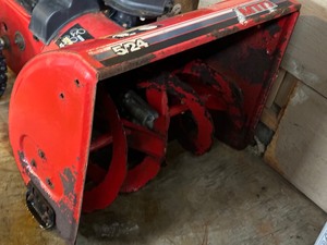 lot 53 image: MTD Snowblower