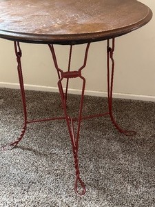 lot 34 image: Vintage Ice Cream Table
