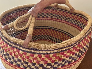 lot 35 image: Large Hand Made Basket
