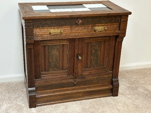 lot 49 image: Vintage Commode