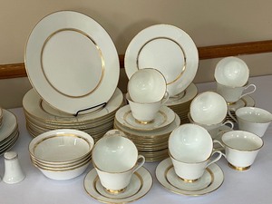 lot 52 image: Oxford Bone China Set - Andover