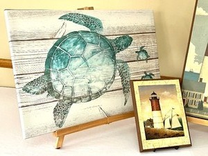 lot 57 image: Assorted Home Decor Items