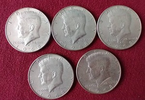 lot 13 image: (5) 40% Silver Kennedy Half Dollars