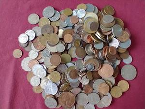 lot 28 image: HUGE 2.5 lb. Bag of Foreign Coins