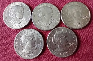 lot 49 image: (5) Susan B. Anthony $1 Coins