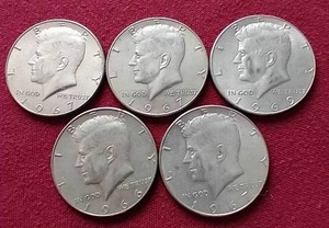 lot 72 image: (5) 40% Silver Kennedy Half Dollars