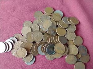 lot 81 image: 100 Unsearched Wheat Pennies