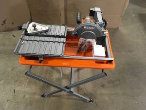 9 Amp Corded 7 in. Wet Tile Saw with Stand by RIDGID Missing the Disc Customer Returns See Pictures
