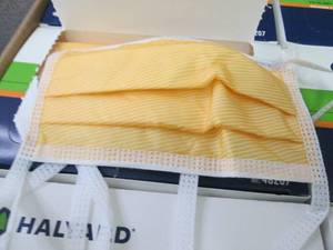 Case of 300 Halyard FLUIDSHIELD 3 D...