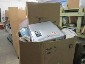 Pallet Box of Mixed Items...