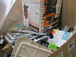 Pallet Box of Mixed Items...