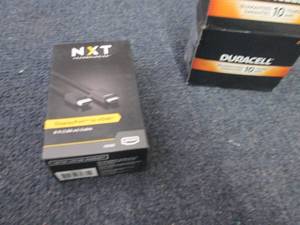 11 Duracell C Batteries, DisplayPor...