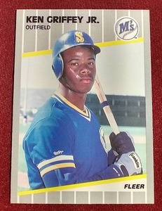 lot 114 image: 1989 Fleer Ken Griffey Jr. Rookie Card