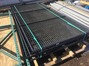 lot 6 image: 6pc Wirecrafters 4 x 8 Partition Panels