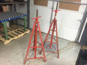 lot 26 image: Pair 1 12 Ton Under Hoist Stands