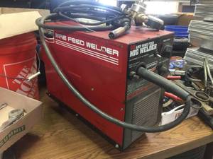 lot 28 image: Century 90 Amp Wirefeed MIG Welder