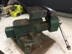 lot 62 image: Masterforce 5 12 Bench Vise