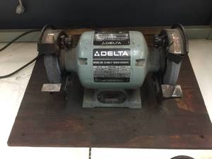 lot 70 image: Delta 6 Bench Grinder