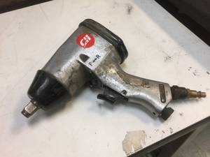 lot 81 image: Campbell Hausfeld 12 AIR Impact Wrench