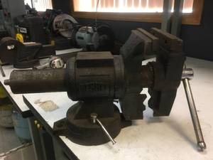lot 82 image: Bessey 5 Rotating Multi-Vise