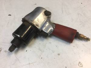 lot 83 image: Central Pneumatic Professional 12 Twin Hammer AIR Impact Wrench