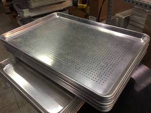 lot 125 image: 10 Aluminum Perforated Bun Pan 26 x 18