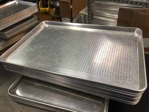 lot 129 image: 10 Aluminum Perforated Bun Pan 26 x 18