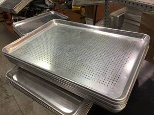 lot 130 image: 10 Aluminum Perforated Bun Pan 26 x 18