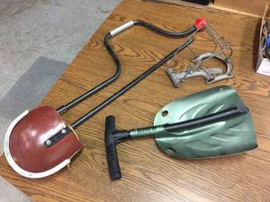 lot 193 image: Shovel - ICE Auger - Mole Trap