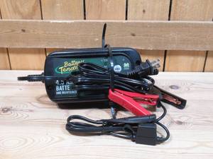 lot 65 image: Battery Tender 4.5 Amp SuperSmart Battery Charger & Maintainer