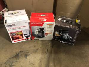 Mix lot of Cookers and Fryer, Customer return Review all pictures Lot of 3