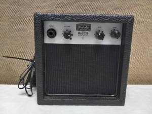 FIRST ACT MINI PORTABLE GUITAR AMPLIFIER