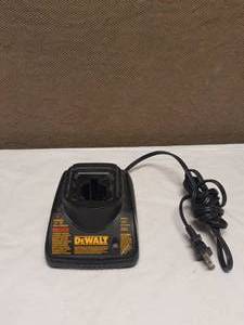 DEWALT BATTERY CHARGER DW9118