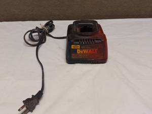 DEWALT BATTERY CHARGER DW9116