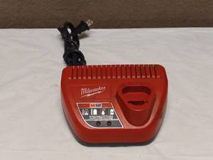 MILWAUKEE M12 BATTERY CHARGER