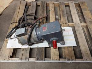 lot 85 image: Industrial 3-Phase Dayton Motor And Gear Box