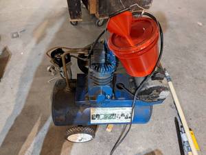 lot 91 image: Campbell Hausfeld Air Compressor On Wheels