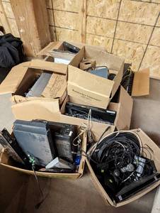 lot 122 image: Large Collection Of Misc. AV Equipment