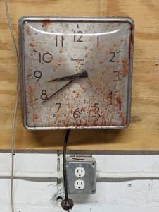 lot 137 image: Vintage Simplex Industrial Clock